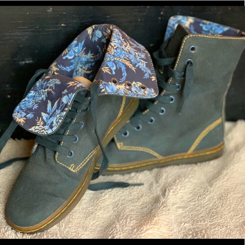 Dr. Martens Blue